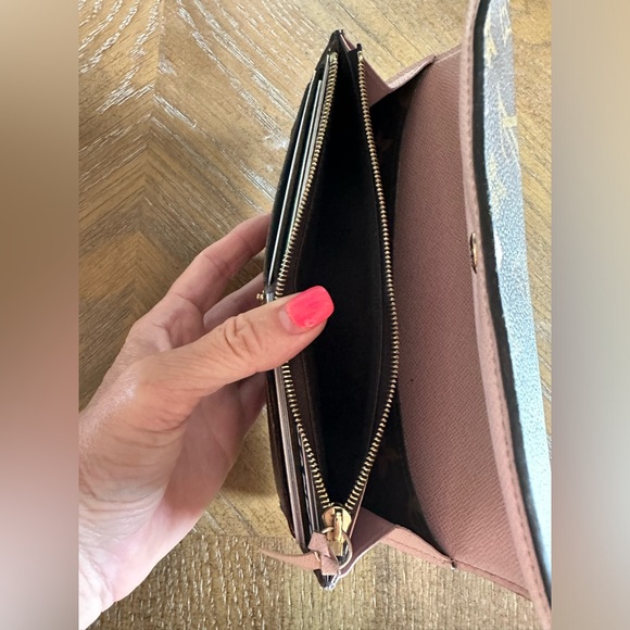 $575 LV Emillie Long Wallet Pink Snap Only Owner 💎Authentic - Picture 10 of 16